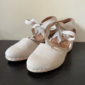 Vionic Kaitlyn wedges in oat— size 9